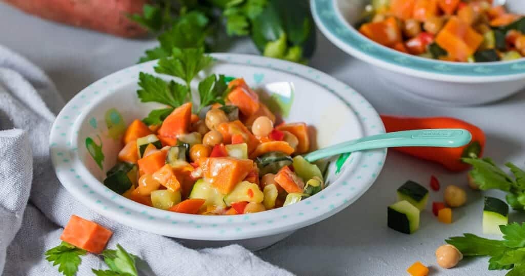 Vegane Rezepte für Kinder: Sebastians Süßkartoffeleintopf in einer Schüssel (klick, um zum Rezept zu gelangen)