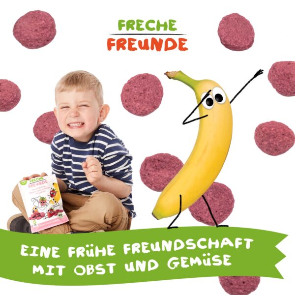 Ein lachendes Kind sitzt mit einem Beutel Freche Freunde Bio Smoothie-Chips. Neben ihm steht Bob Banane im Hintergrund schweben pinke Chips. Text: Eine frühe Freundschaft mit Obst und Gemüse.