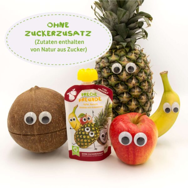 Freche Freunde Bio Quetschie mit Apfel, Banane, Ananas und Kokosnuss – umgeben von den echten Früchten mit Kulleraugen. Text: „Ohne Zuckerzusatz – Zutaten enthalten von Natur aus Zucker“.