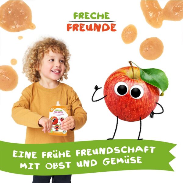Ein lachender Junge hält einen Quetschie mit Hafer & Frucht. Neben ihm steht eine riesige Alfred Apfel mit Kulleraugen. Im Hintergrund Fruchtmus-Kleckse und der Claim: „Eine frühe Freundschaft mit Obst und Gemüse“.