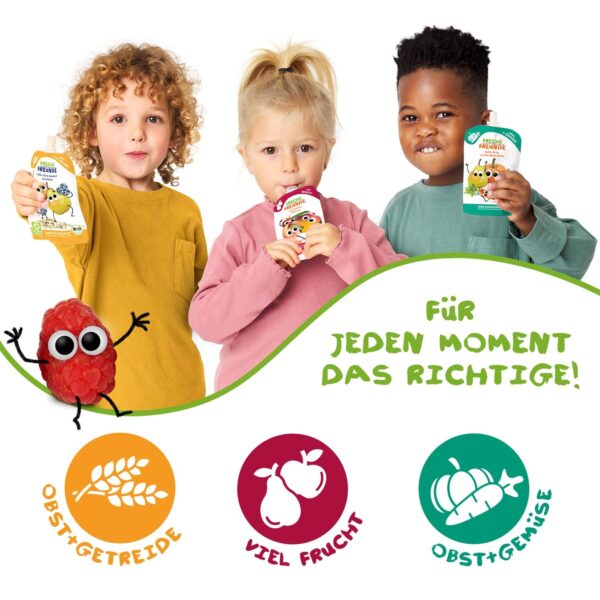 Drei Kinder genießen verschiedene Freche Freunde Bio-Quetschies – mit den Sorten Obst+Getreide, Viel Frucht und Obst+Gemüse. Daneben sitzt Hansi Himbeere mit Kulleraugen. Slogan: „Für jeden Moment das Richtige!“ – in Bio-Qualität, ohne Zusatzstoffe, ideal für kleine Snackpausen.