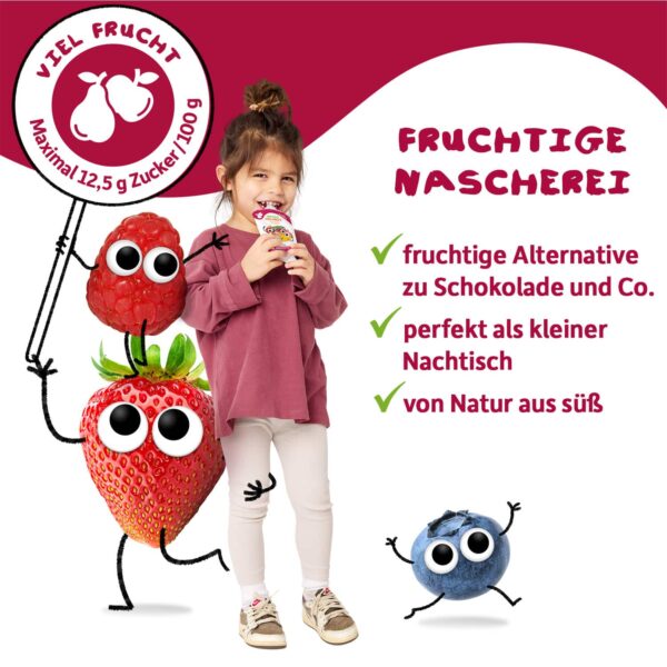 Ein Mädchen genießt einen Fruchtquetschie, daneben Hansi Himbeere, Edda Erdbeere und Bibi Blaubeere. Text: „Fruchtige Nascherei – süß von Natur aus, ideal als Nachtisch, fruchtige Alternative zu Süßkram“.