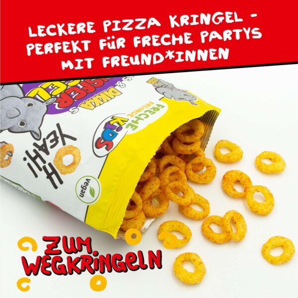 Freche Freunde Kids Bio Knusper Kringel Pizza Style frisch aus der Packung – goldbraun und herrlich gewürzt, perfekt zum Wegkringeln. Verpackung mit Dikka und Tom Tomate – daneben der Text: „Leckere Pizza Kringel – perfekt für freche Partys mit Freund*innen“.