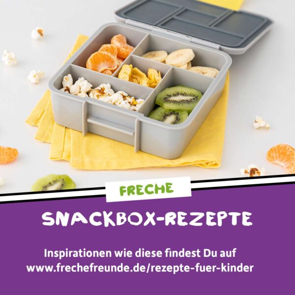 Rezept: Inspiration für eine ausgewogene Snackbox mit den Frechen Freunden: Bunte Fächer mit Popcorn, Kiwi, Bananen, Mandarine und knusprigen Snacks – ideal für kleine Entdecker. Auf www.frechefreunde.de gibt’s mehr freche Rezepte.