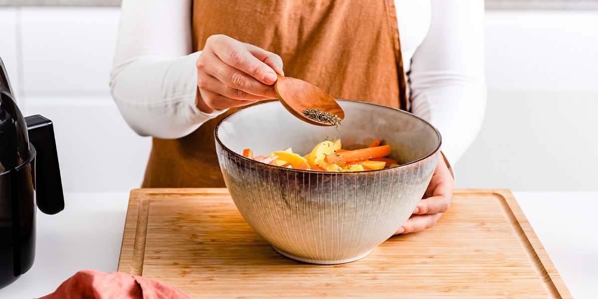 Gemuese_Pommes_in-der-Heißluftfriteuse-Schritt-3