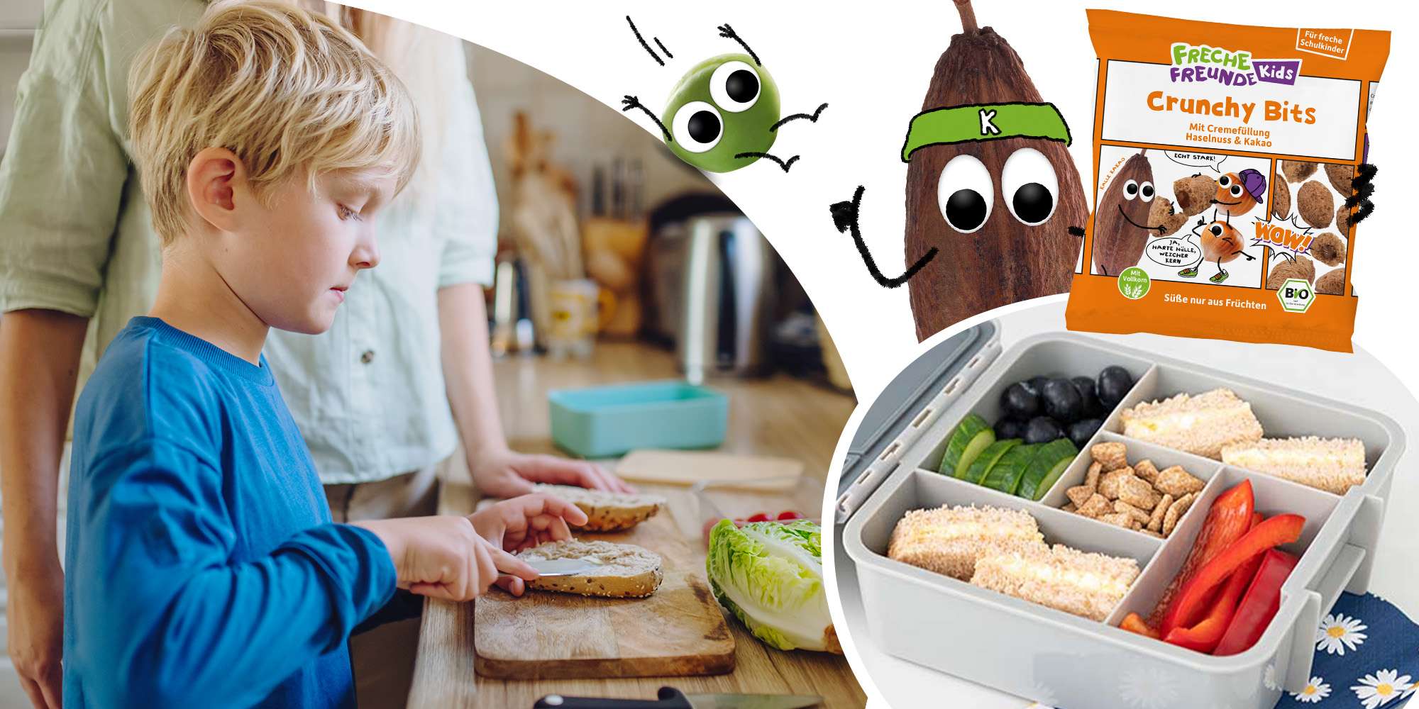 Junge schmiert Brot in der Küche. Kalle Kakao hält Freche Freunde Kids Crunchy Bits über einer gepackten Snackbox - als Snacks für unterwegs.