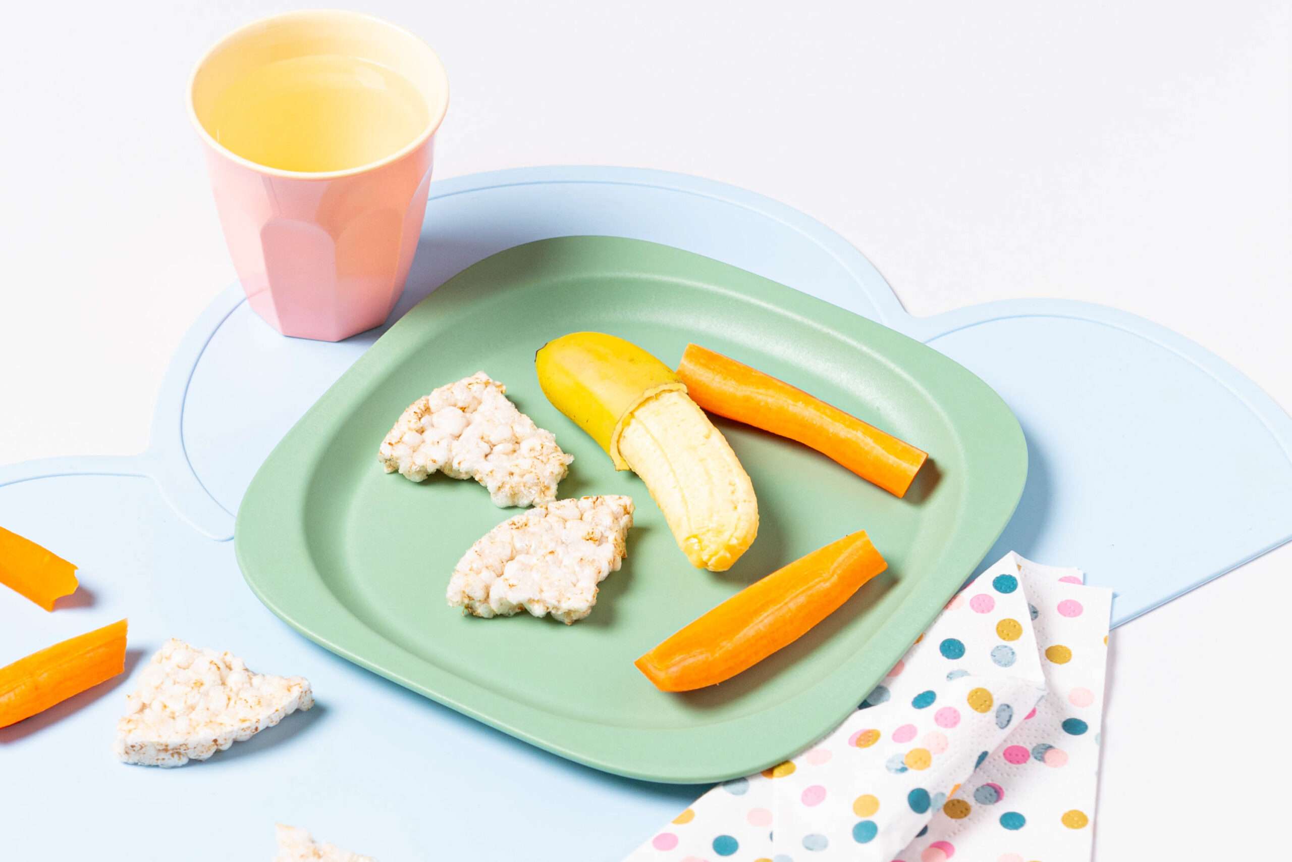 Reiswaffeln für Babys mit Banane und Karotte als BLW Teller
